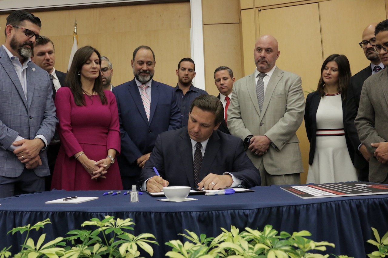 Desantis signs Florida's social media law