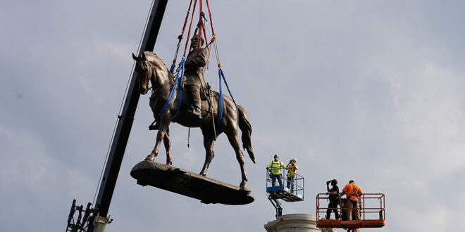 Robert E. Lee Statue