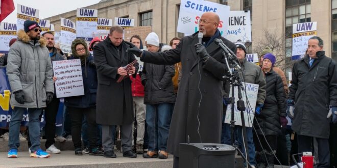 rally for federal workers
