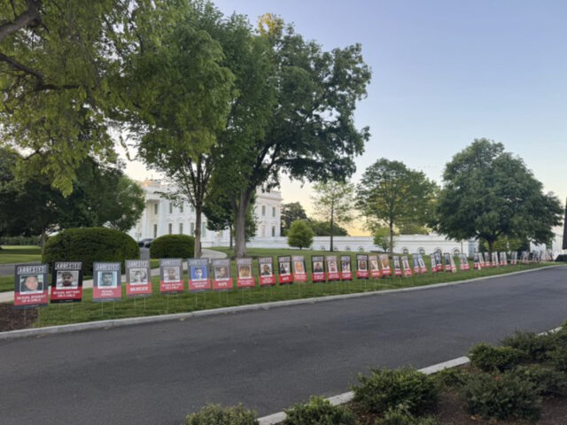 White House lawn - Poli Alert White House lawn