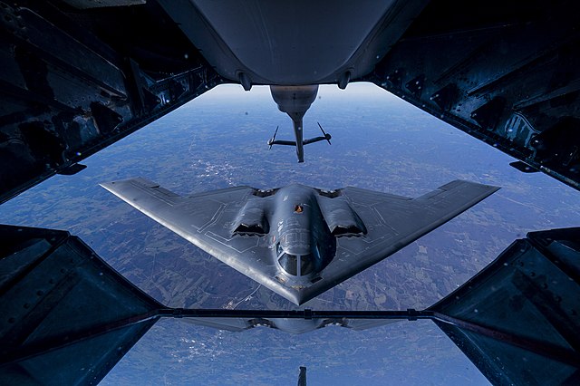 2nd_Air_Refueling_Squadron_refuels_B-2s_161110-F-GV347-141 - Poli Alert B-2 Stealth Bomber