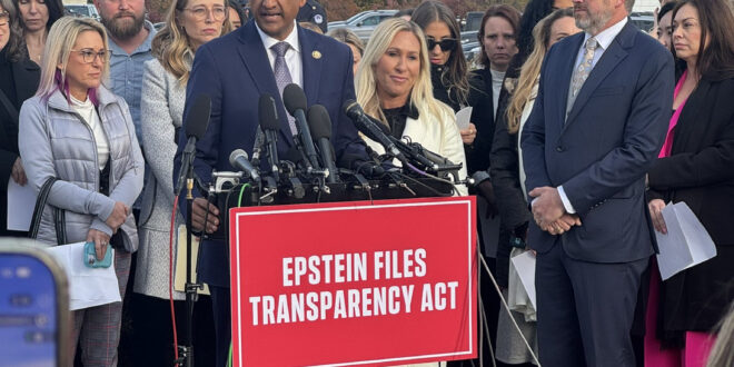 Reps. Ro Khanna and Thomas Massie