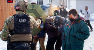 Federal agents spray demonstrators at close range with irritants in Minnesota