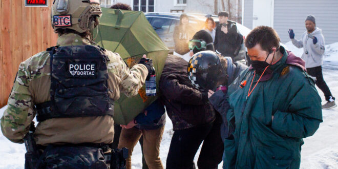 Federal agents spray demonstrators at close range with irritants in Minnesota