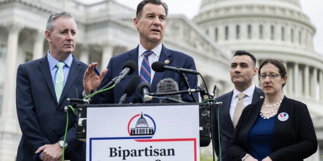 Reps. Brian Fitzpatrick and Tom Suozzi